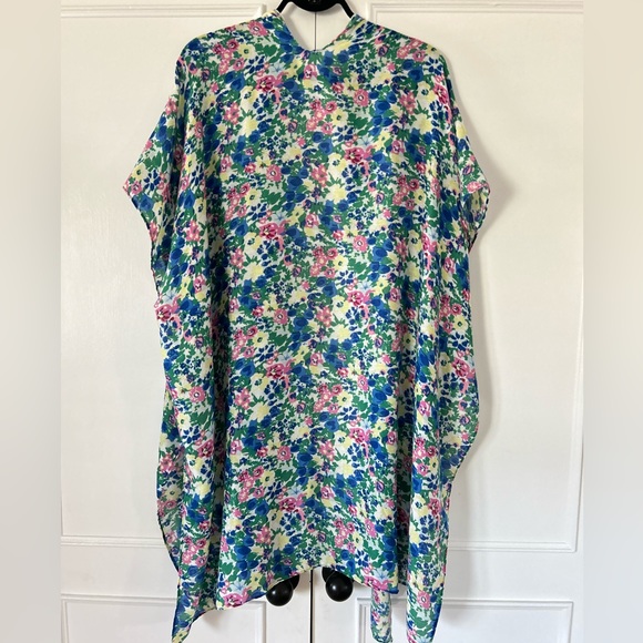 Boutique brand floral beach kimono. One size. - Picture 5 of 5